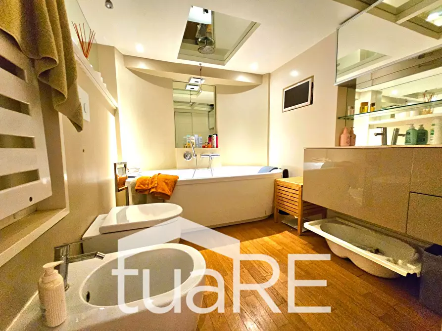 Immagine 26 di Appartamento in vendita  in Via Del Corso a Roma