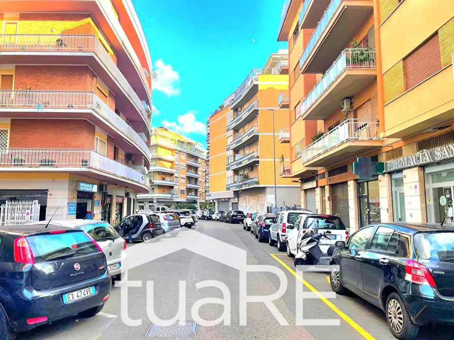 Immagine 10 di Magazzino in vendita  in Via Santa Bernadette a Roma