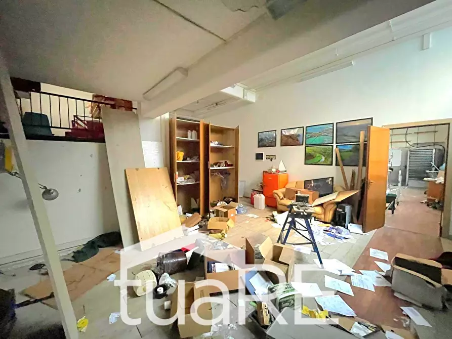 Immagine 21 di Magazzino in vendita  in Via Santa Bernadette a Roma