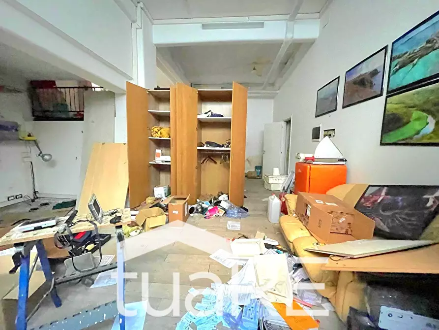 Immagine 22 di Magazzino in vendita  in Via Santa Bernadette a Roma