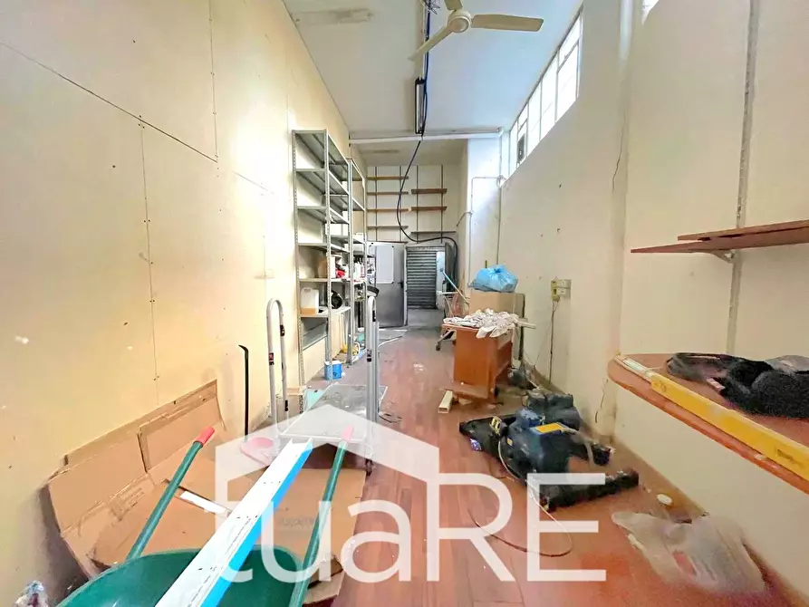 Immagine 23 di Magazzino in vendita  in Via Santa Bernadette a Roma