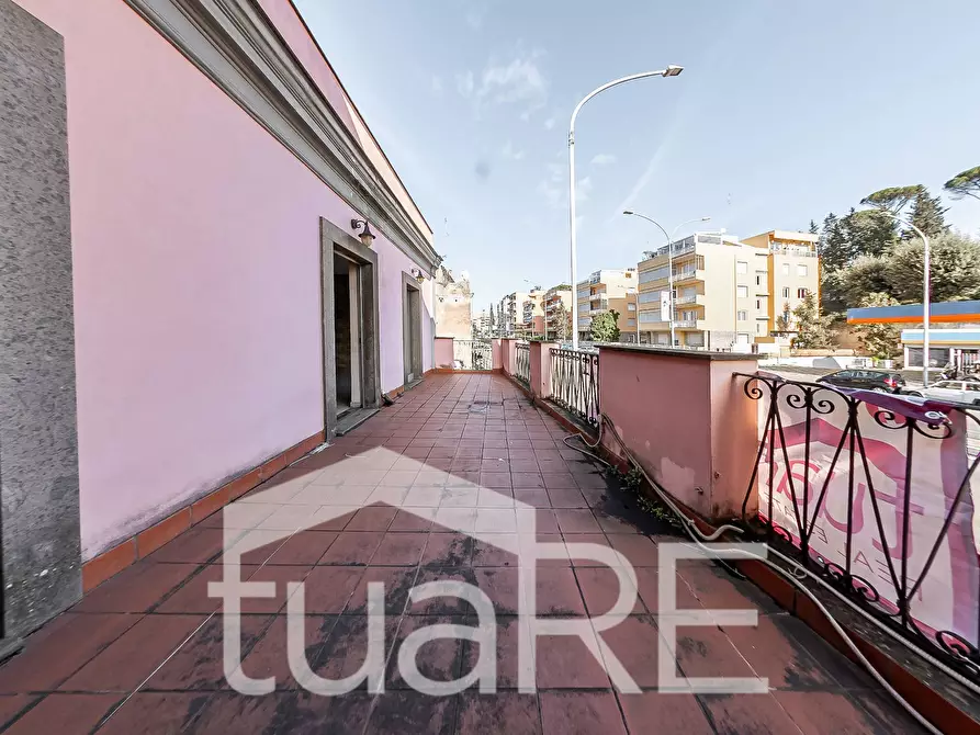 Immagine 11 di Palazzo in vendita  in Corso Di Francia a Roma