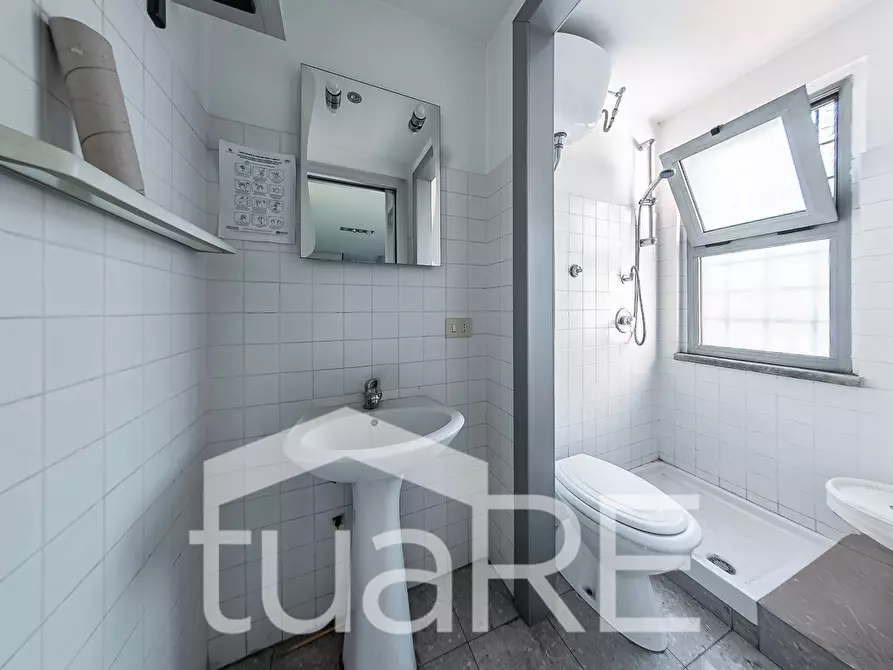 Immagine 22 di Palazzo in vendita  in Corso Di Francia a Roma