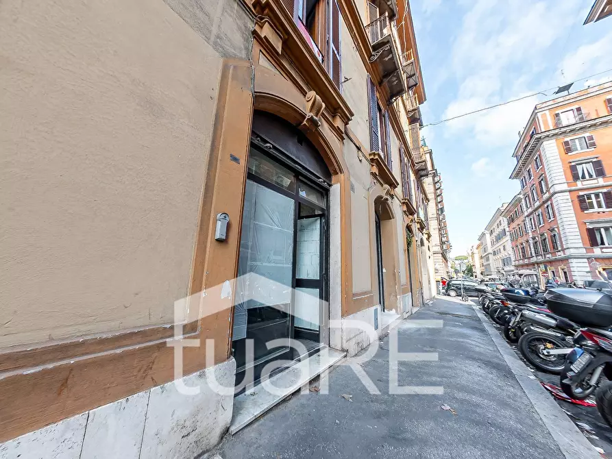 Immagine 20 di Negozio in vendita  in Via Cesare Paoletti a Roma