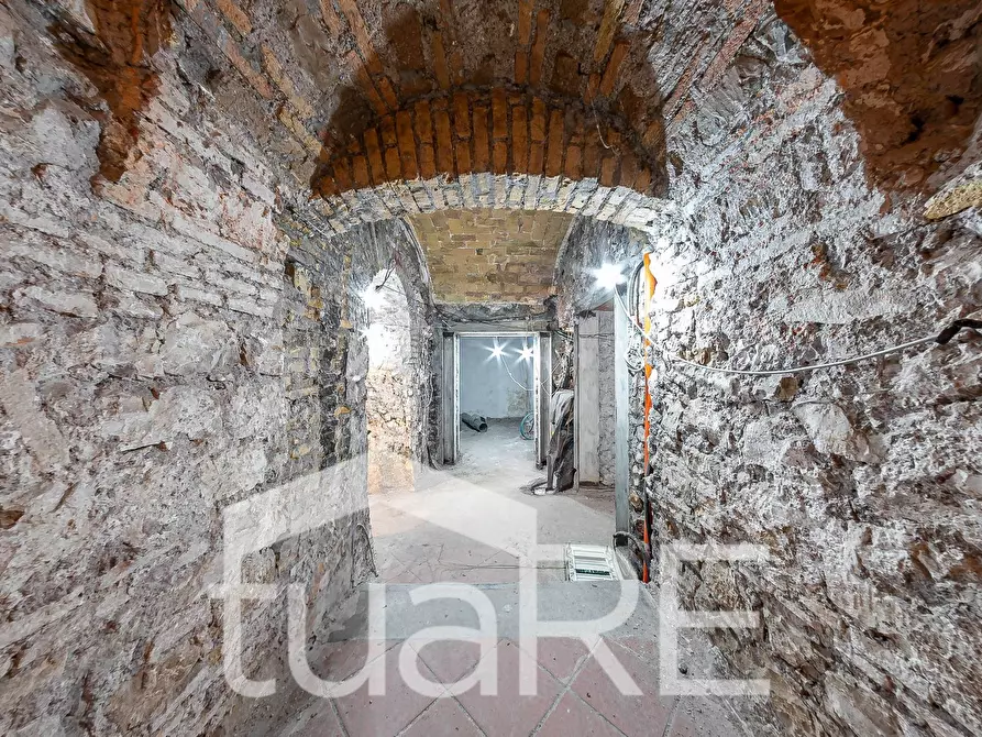 Immagine 2 di Negozio in vendita  in Piazza Cavour a Roma