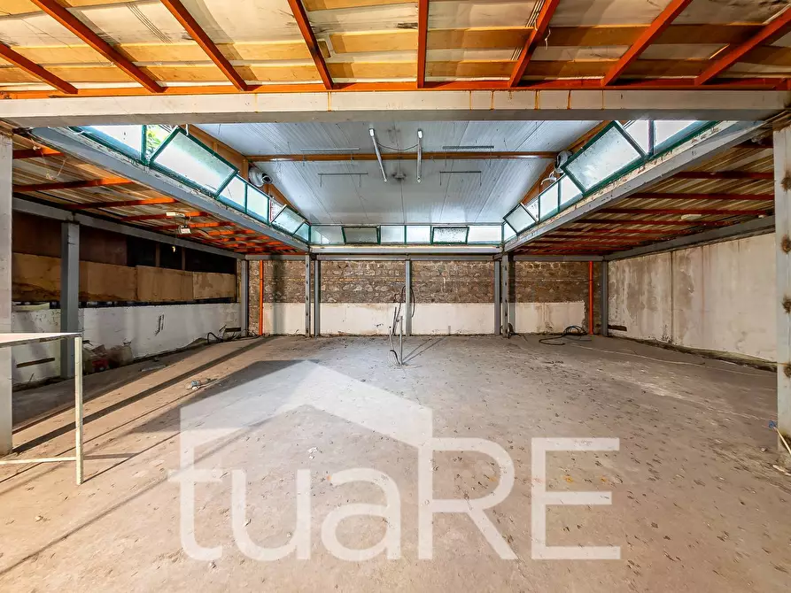 Immagine 3 di Negozio in vendita  in Piazza Cavour a Roma