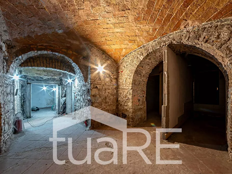 Immagine 5 di Negozio in vendita  in Piazza Cavour a Roma