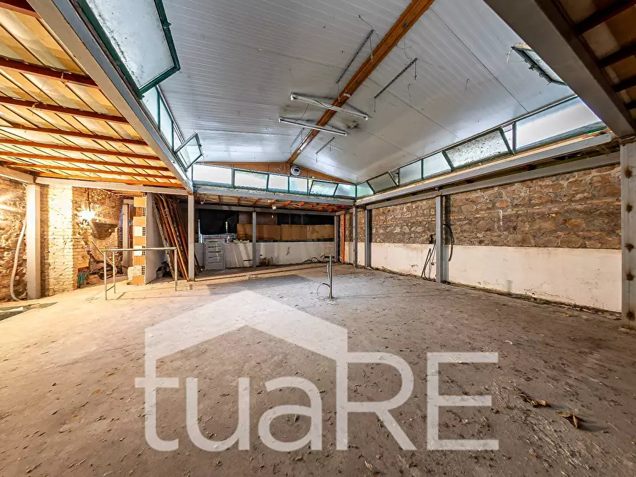 Immagine 6 di Negozio in vendita  in Piazza Cavour a Roma