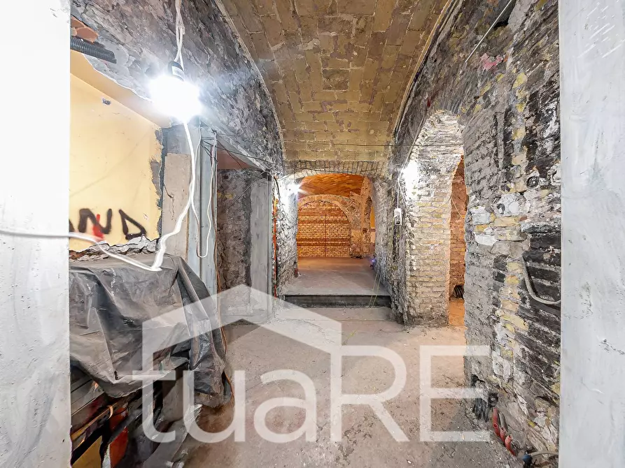 Immagine 7 di Negozio in vendita  in Piazza Cavour a Roma