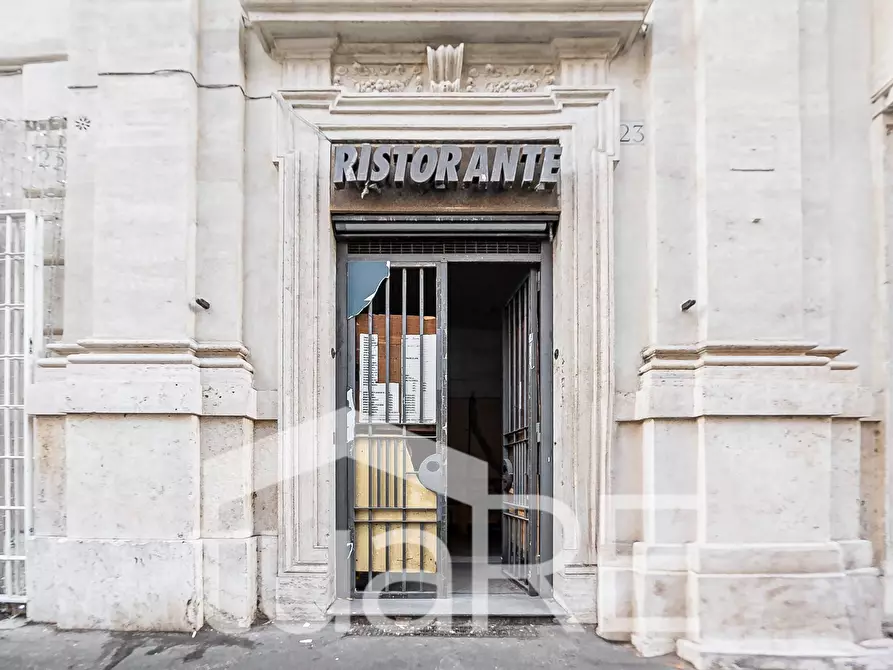 Immagine 9 di Negozio in vendita  in Piazza Cavour a Roma