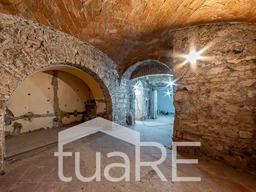 Immagine 10 di Negozio in vendita  in Piazza Cavour a Roma