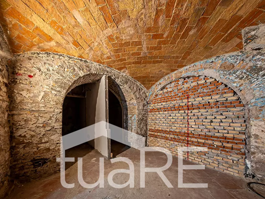 Immagine 11 di Negozio in vendita  in Piazza Cavour a Roma