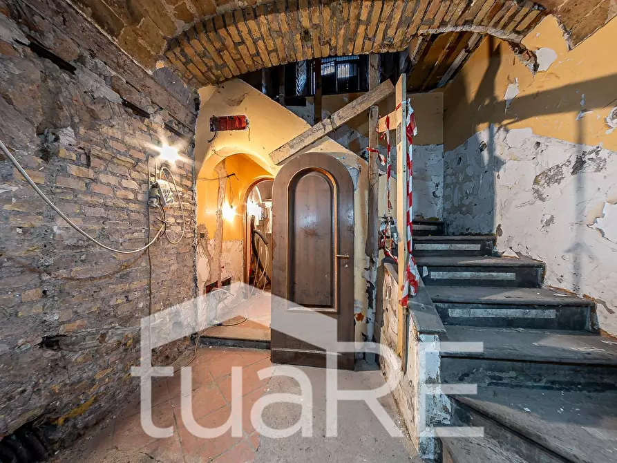 Immagine 13 di Negozio in vendita  in Piazza Cavour a Roma