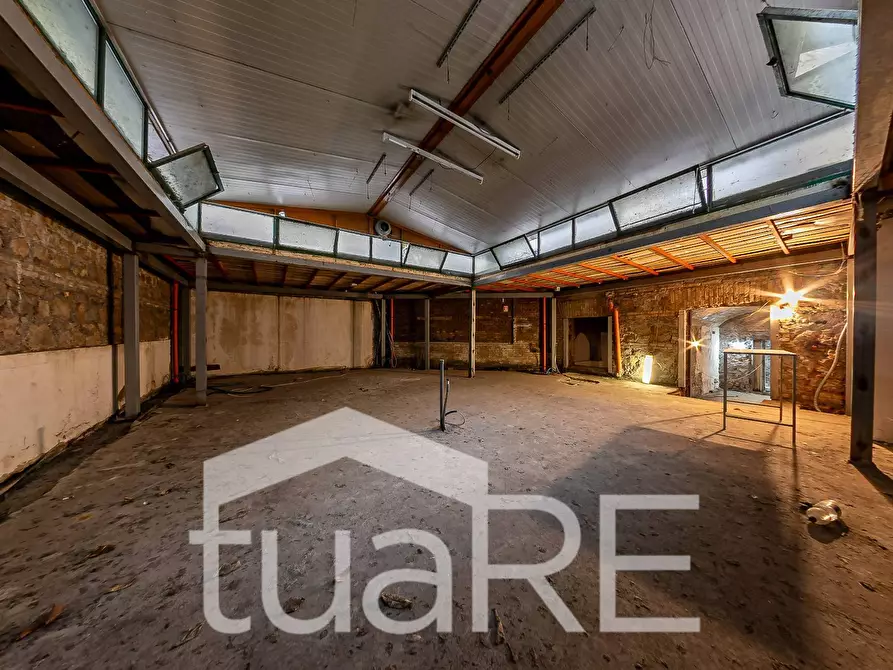 Immagine 14 di Negozio in vendita  in Piazza Cavour a Roma