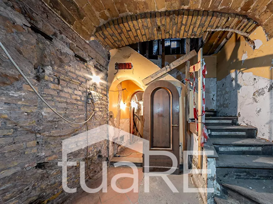 Immagine 16 di Negozio in vendita  in Piazza Cavour a Roma