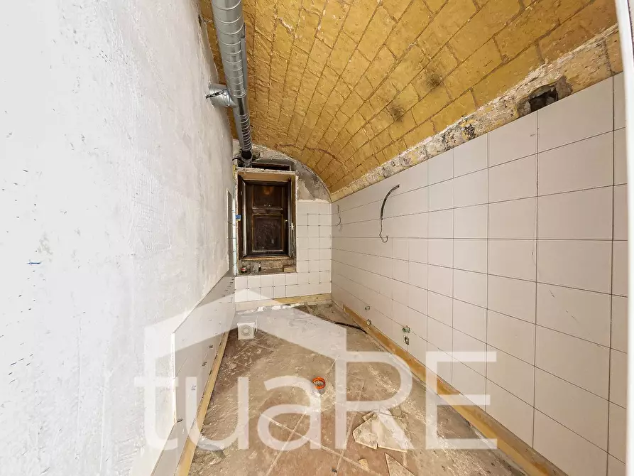 Immagine 21 di Negozio in vendita  in Piazza Cavour a Roma