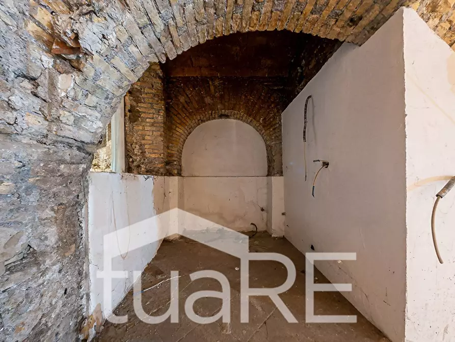 Immagine 26 di Negozio in vendita  in Piazza Cavour a Roma