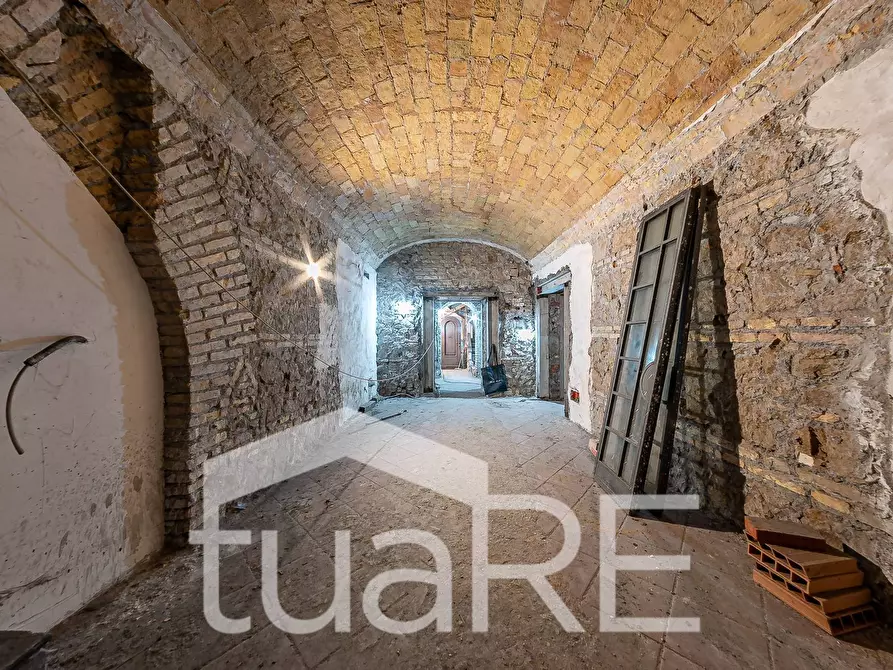 Immagine 27 di Negozio in vendita  in Piazza Cavour a Roma