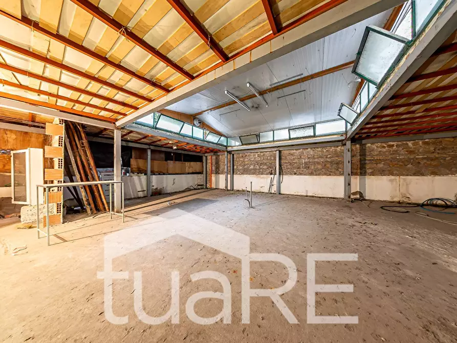 Immagine 28 di Negozio in vendita  in Piazza Cavour a Roma