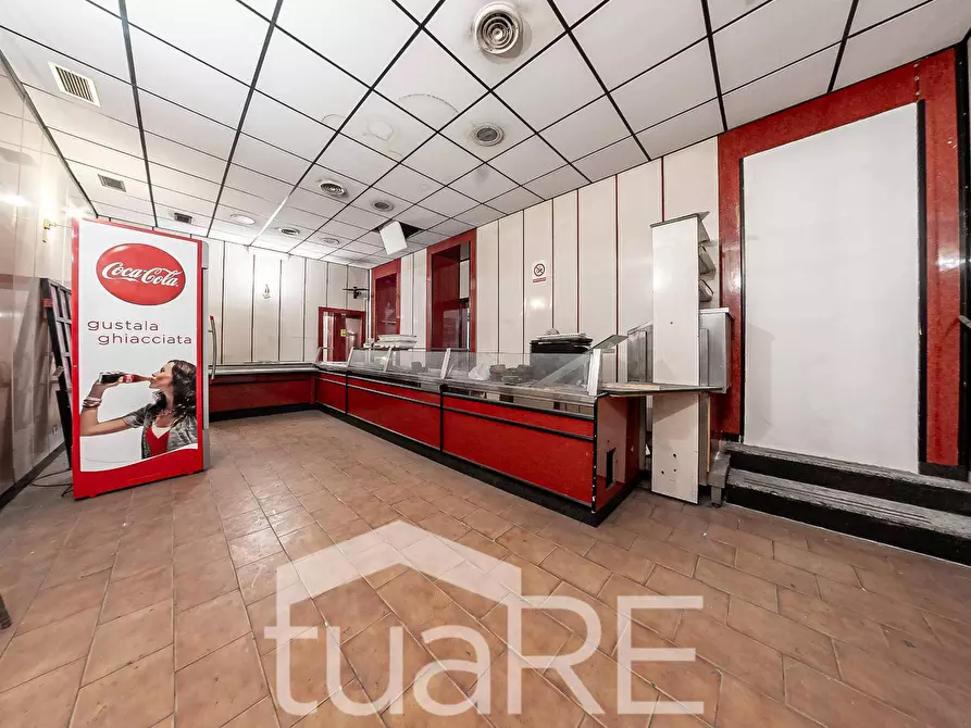 Immagine 2 di Negozio in vendita  in Via Antonio Salandra a Roma