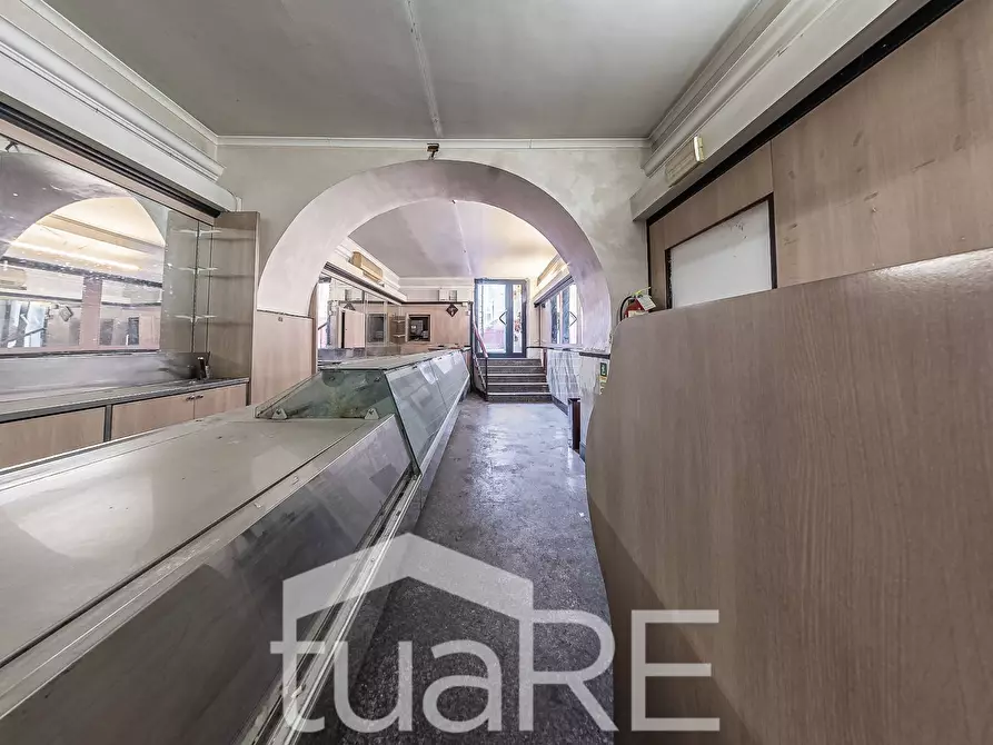 Immagine 4 di Negozio in vendita  in Via Antonio Salandra a Roma