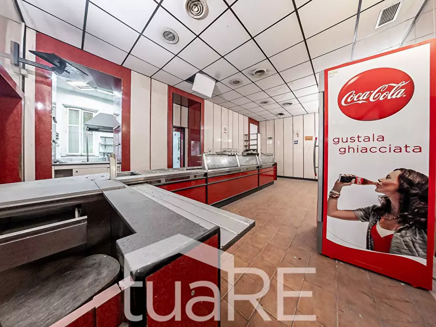 Immagine 9 di Negozio in vendita  in Via Antonio Salandra a Roma