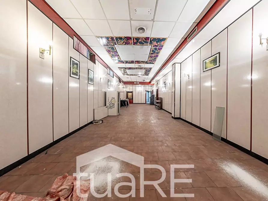 Immagine 12 di Negozio in vendita  in Via Antonio Salandra a Roma