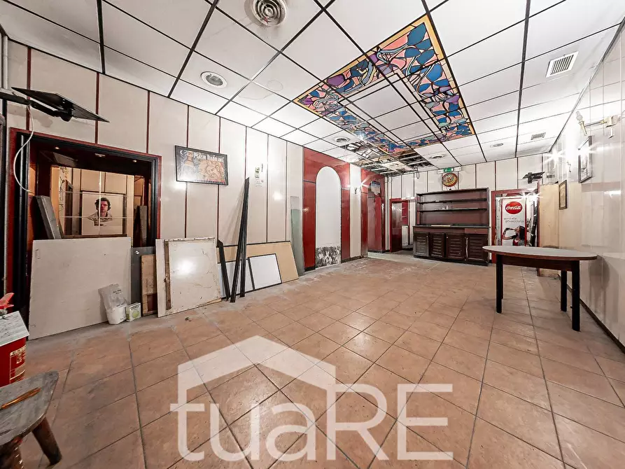 Immagine 13 di Negozio in vendita  in Via Antonio Salandra a Roma