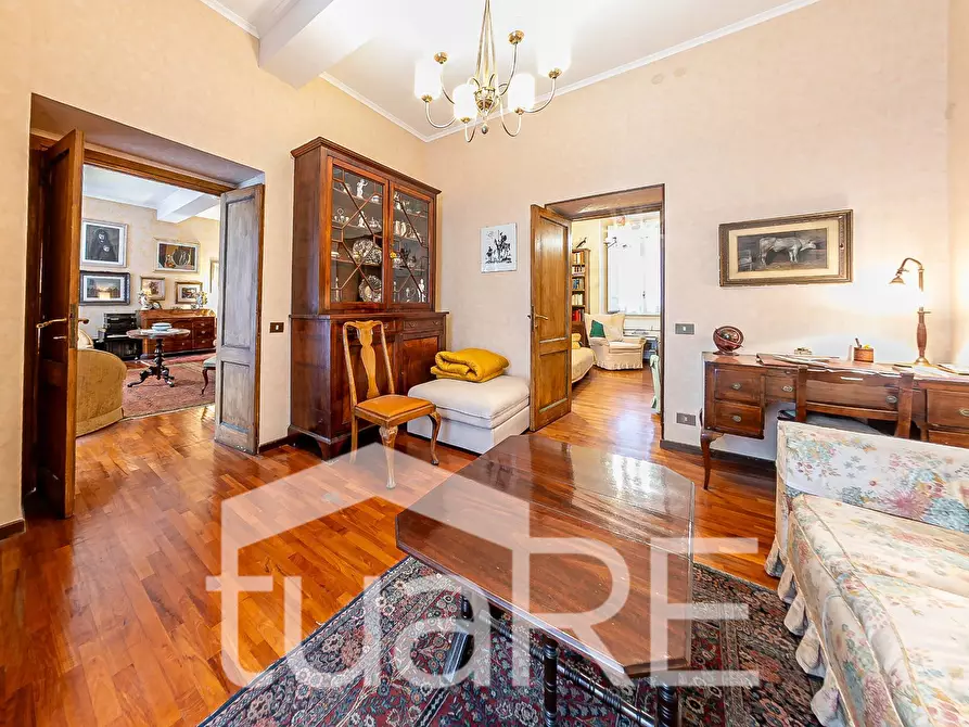 Immagine 3 di Appartamento in vendita  in Via Borgognona a Roma