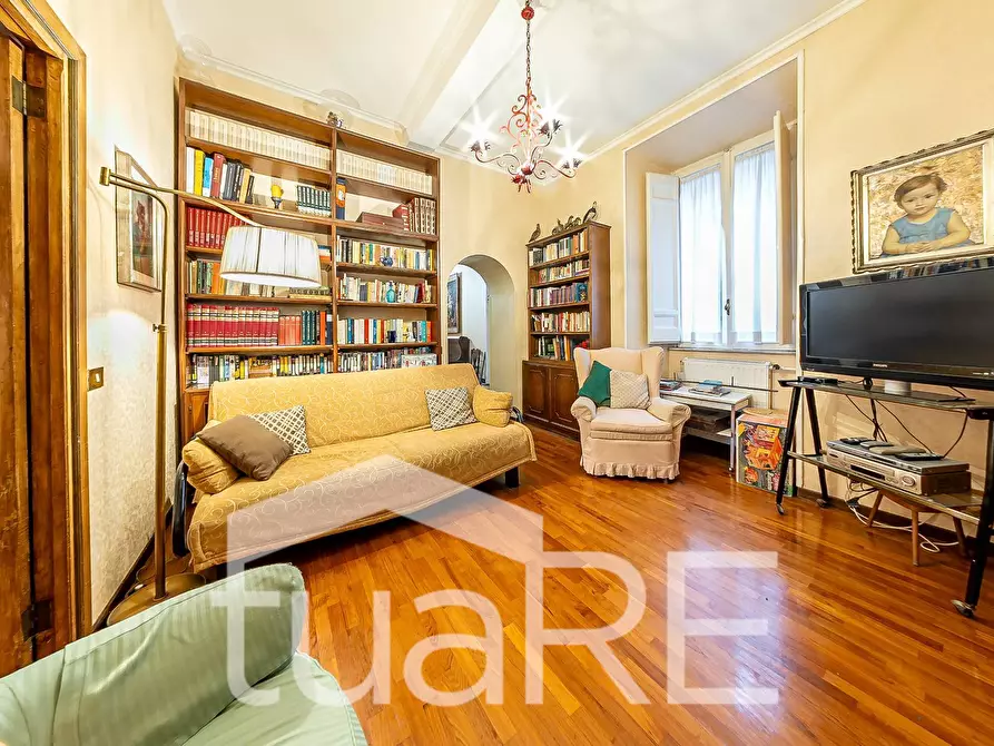 Immagine 5 di Appartamento in vendita  in Via Borgognona a Roma