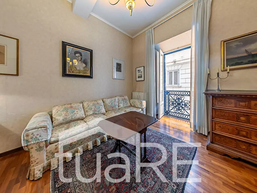 Immagine 6 di Appartamento in vendita  in Via Borgognona a Roma