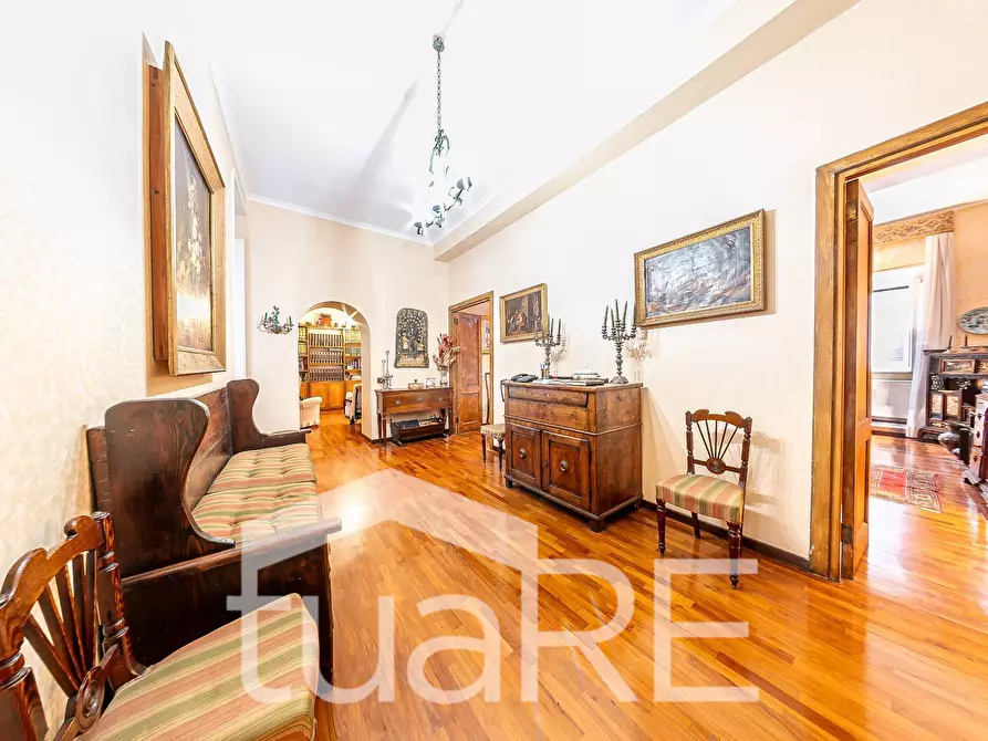 Immagine 8 di Appartamento in vendita  in Via Borgognona a Roma