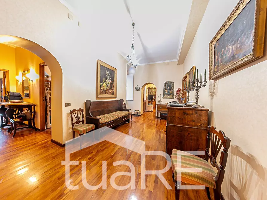 Immagine 9 di Appartamento in vendita  in Via Borgognona a Roma