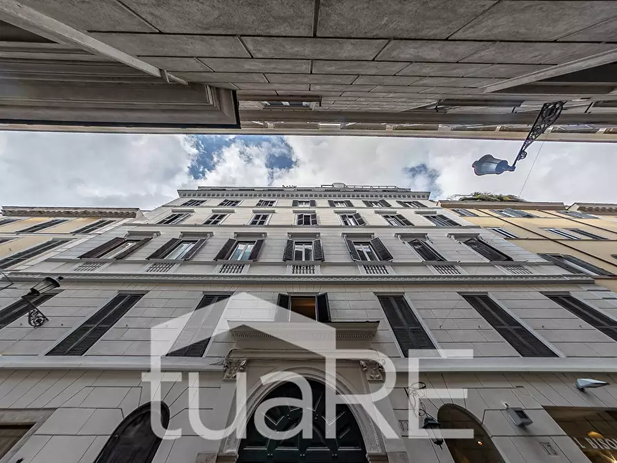 Immagine 10 di Appartamento in vendita  in Via Borgognona a Roma