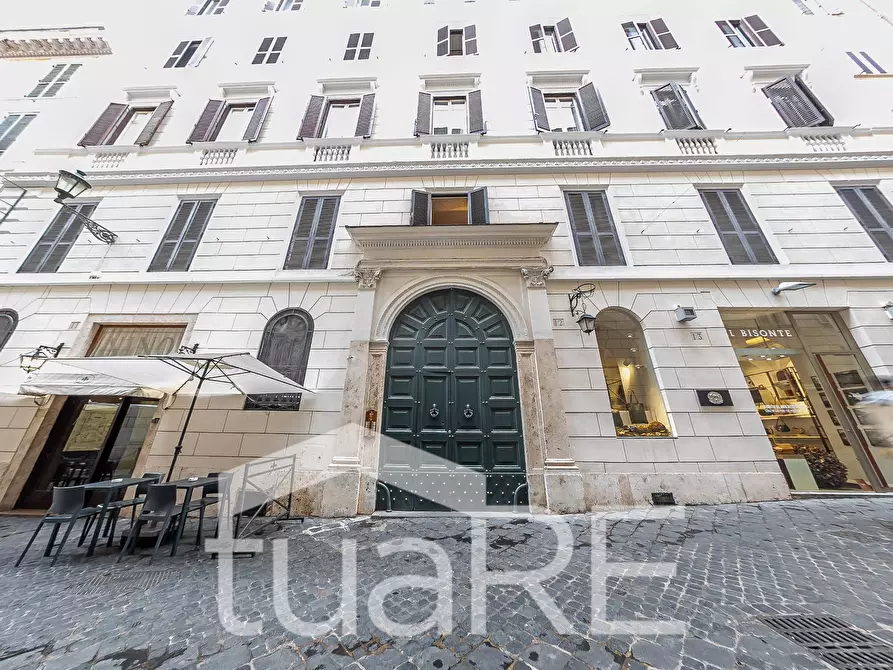 Immagine 11 di Appartamento in vendita  in Via Borgognona a Roma