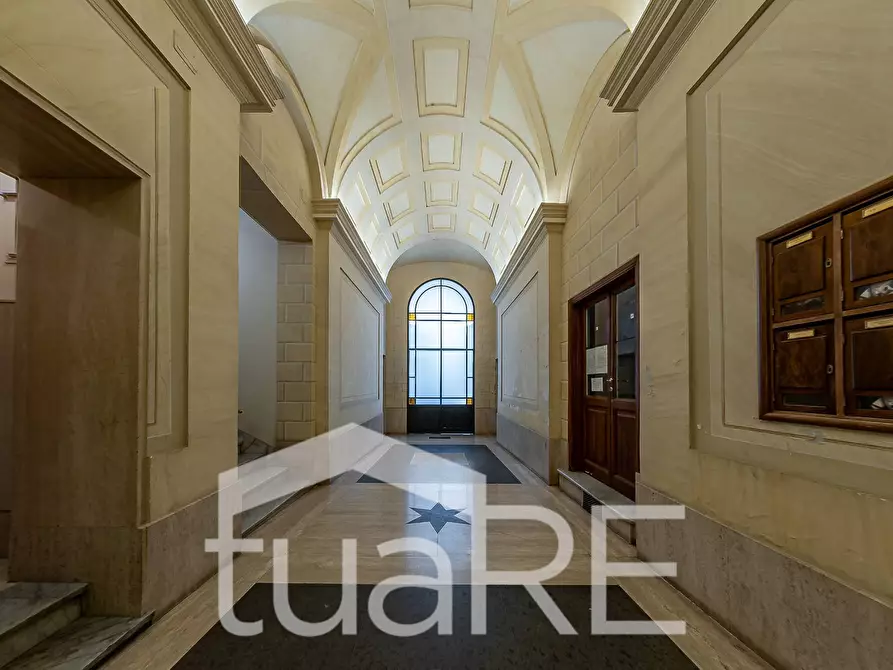 Immagine 13 di Appartamento in vendita  in Via Borgognona a Roma