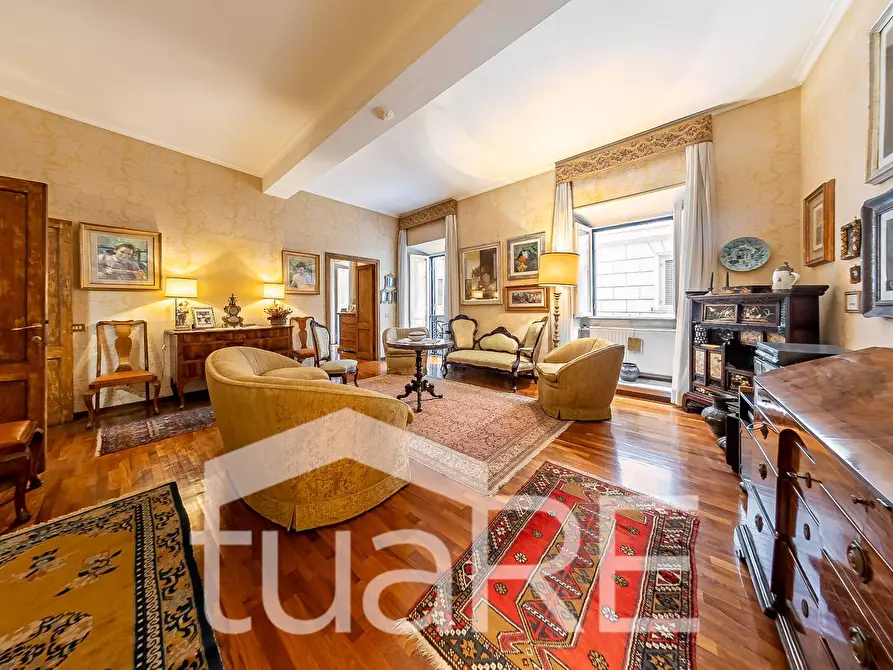 Immagine 16 di Appartamento in vendita  in Via Borgognona a Roma