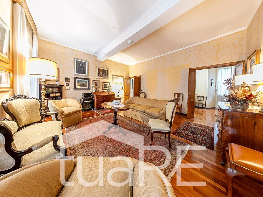 Immagine 17 di Appartamento in vendita  in Via Borgognona a Roma