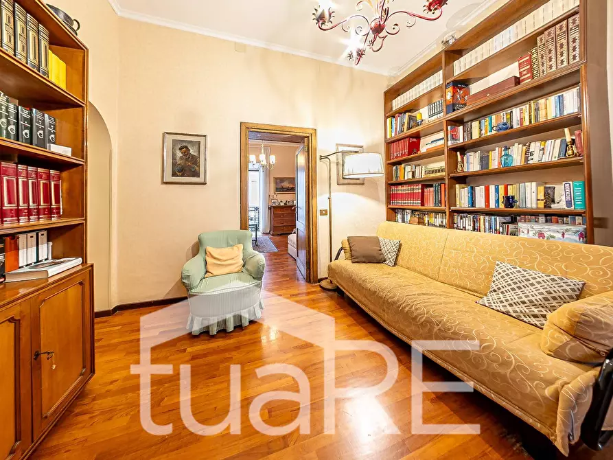 Immagine 20 di Appartamento in vendita  in Via Borgognona a Roma