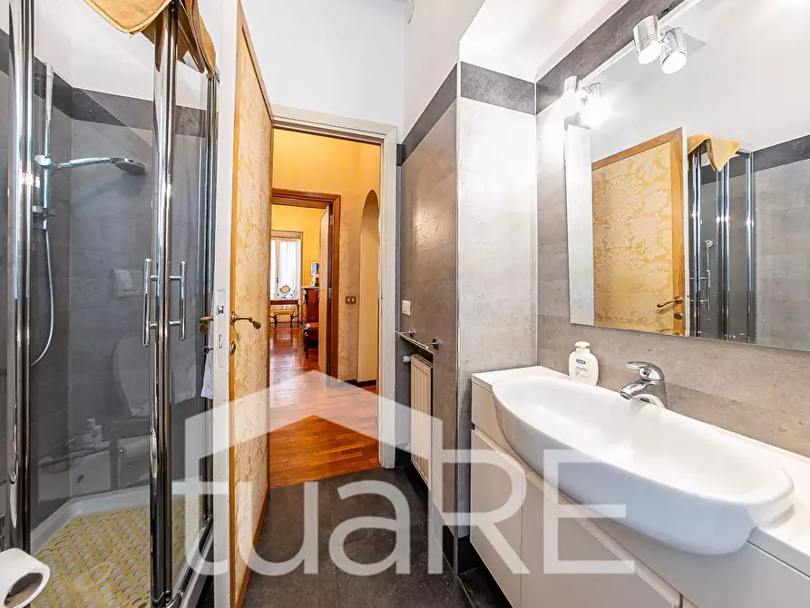 Immagine 27 di Appartamento in vendita  in Via Borgognona a Roma