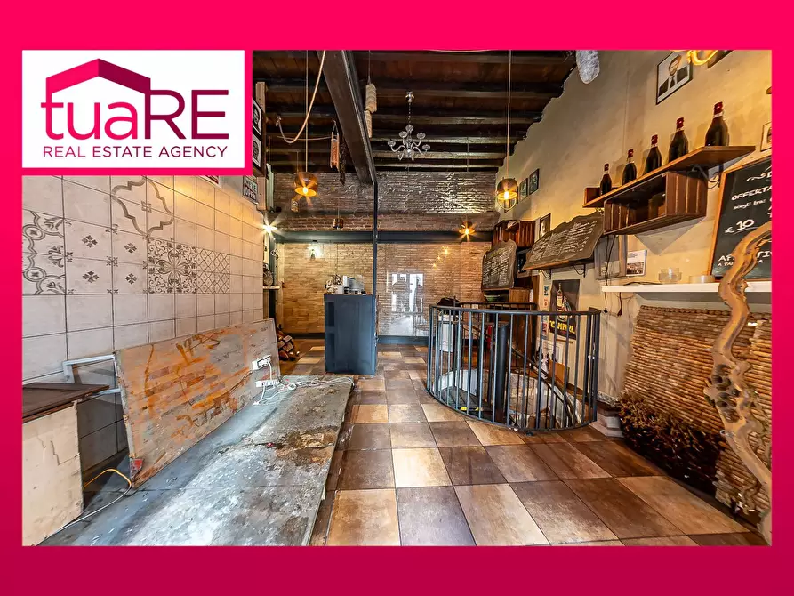 Immagine 1 di Negozio in vendita  in Via Del Gesu' a Roma