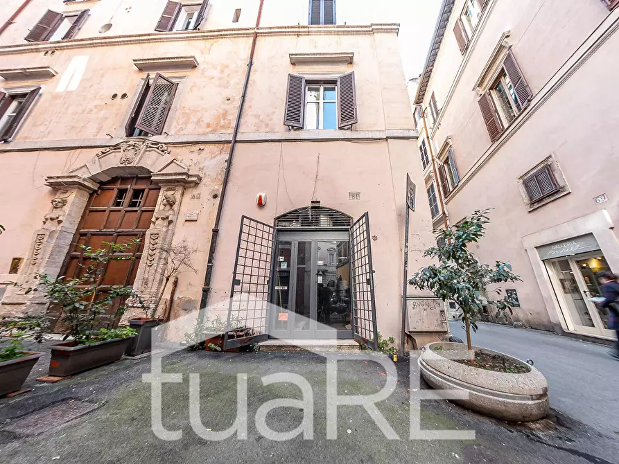 Immagine 2 di Negozio in vendita  in Via Del Gesu' a Roma
