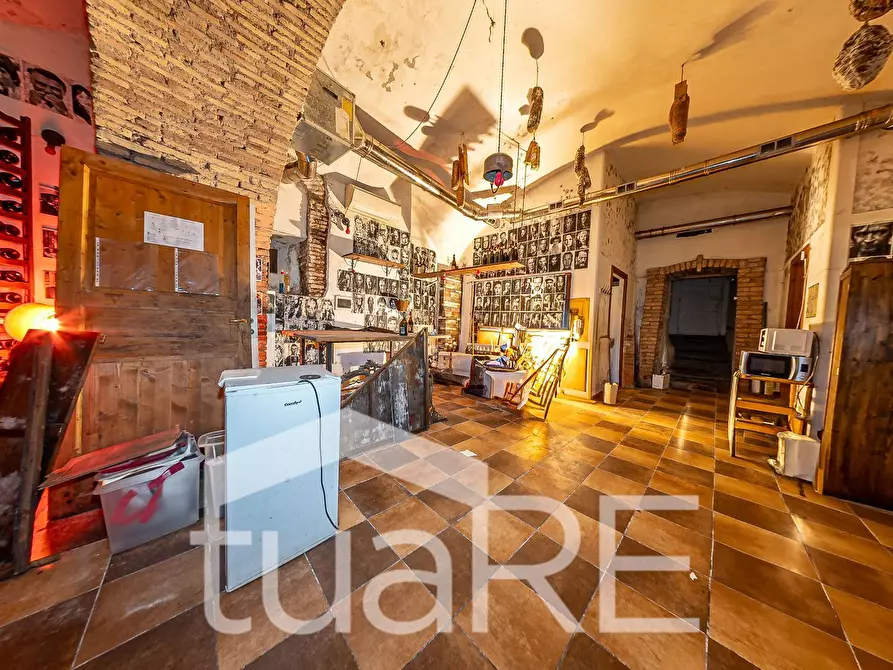 Immagine 4 di Negozio in vendita  in Via Del Gesu' a Roma