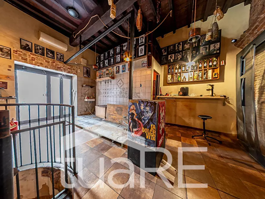 Immagine 5 di Negozio in vendita  in Via Del Gesu' a Roma