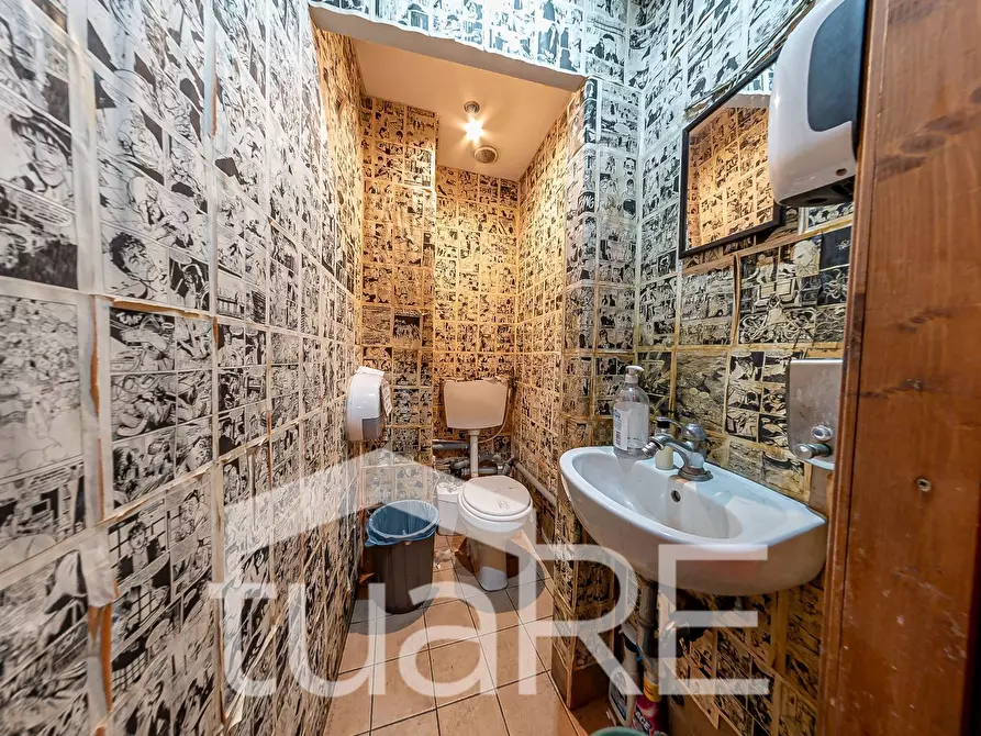 Immagine 6 di Negozio in vendita  in Via Del Gesu' a Roma