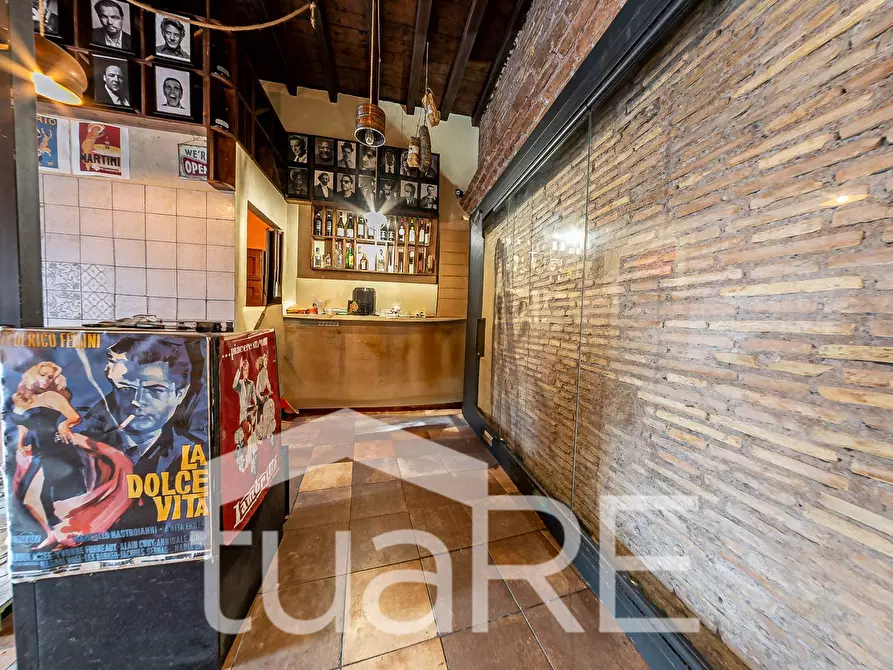 Immagine 7 di Negozio in vendita  in Via Del Gesu' a Roma