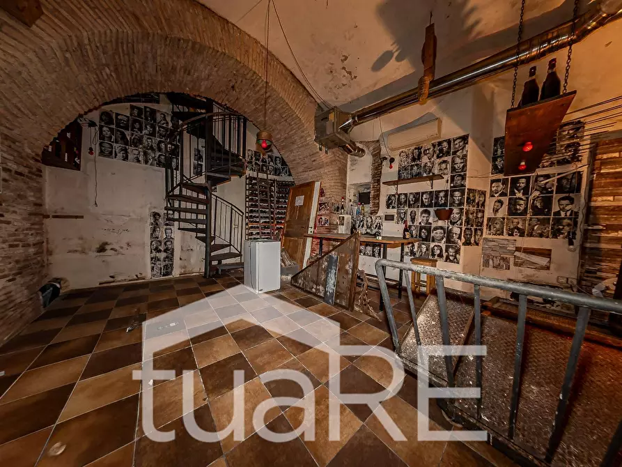 Immagine 9 di Negozio in vendita  in Via Del Gesu' a Roma