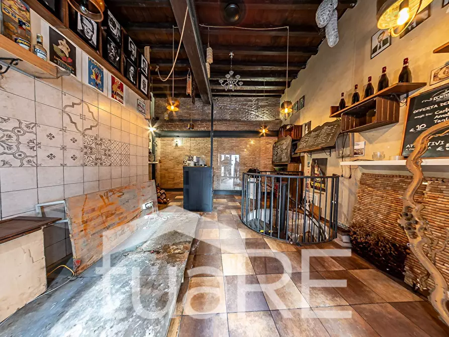 Immagine 10 di Negozio in vendita  in Via Del Gesu' a Roma