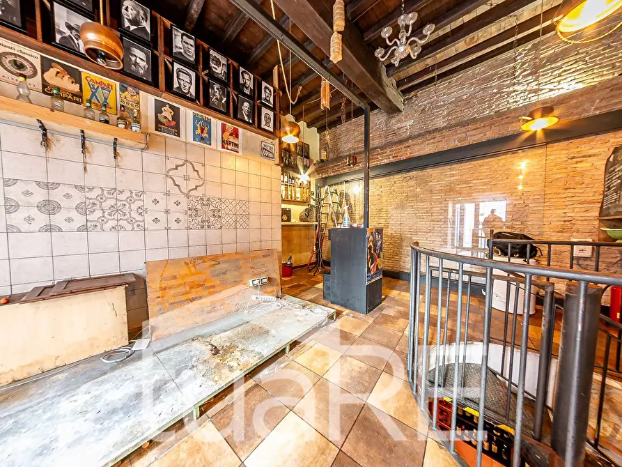 Immagine 11 di Negozio in vendita  in Via Del Gesu' a Roma