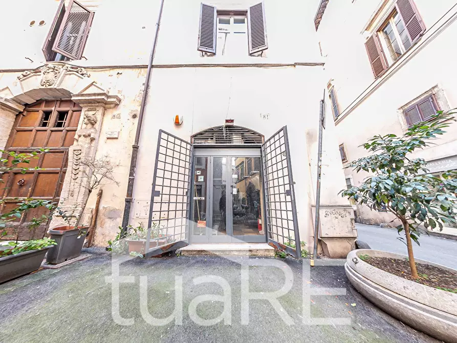 Immagine 12 di Negozio in vendita  in Via Del Gesu' a Roma